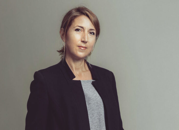 Portrait of author Lisa Jewell