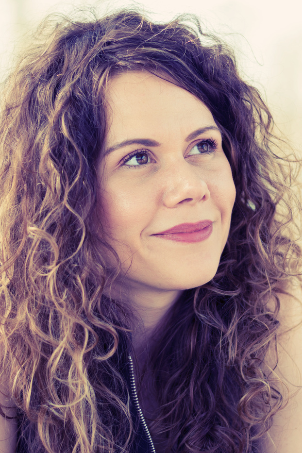 Portrait of author Cora Reilly