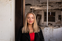 Portrait of author Jeneva Rose