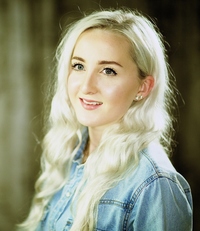 Photo of author Holly Jackson