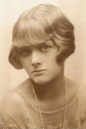 Photo of author Daphne du Maurier