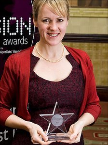 Photo of author Jojo Moyes