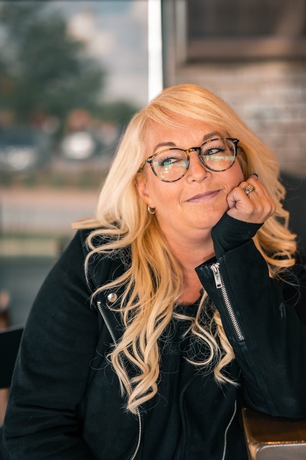 Portrait of author Lynn Painter